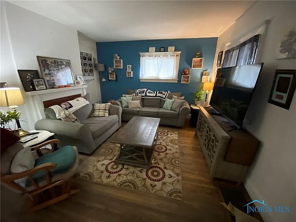 4th image of 629 E Broadway St