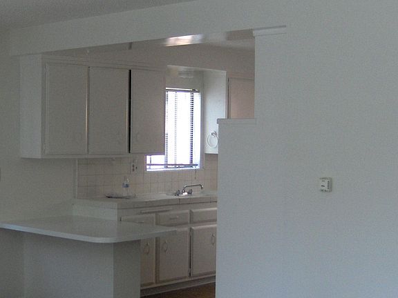 3rd image of 4733 W 173rd St