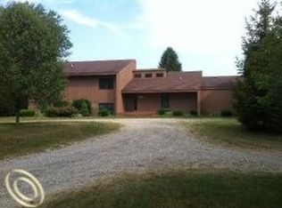3714 E Coon Lake Rd, Howell, MI 48843