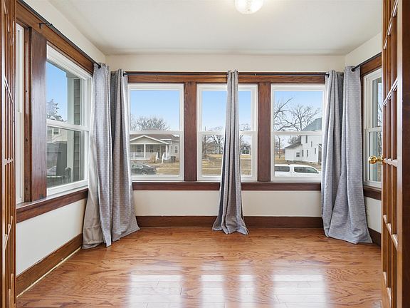 5th image of 409 A Ave NW