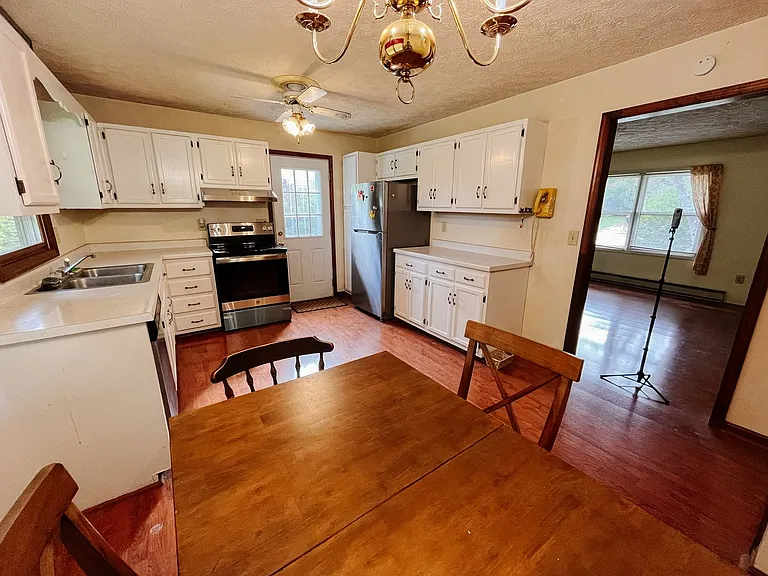 2505 Plymouth St — Photo 1