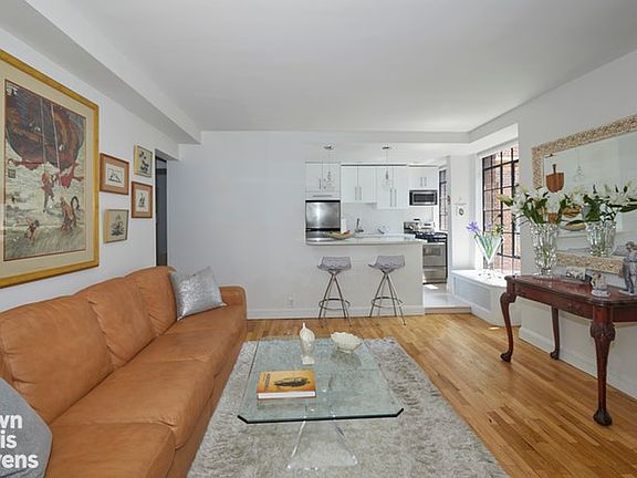 2nd image of 333 E 43rd St APT 1008