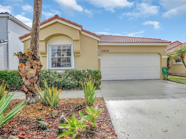 15676 NW 12th Mnr, Pembroke Pines, FL 33028