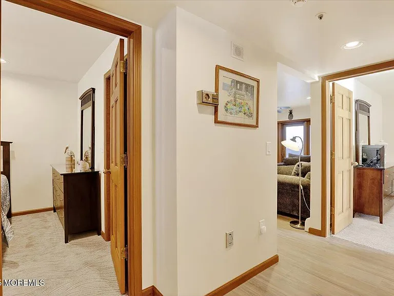 8 Ortley Ave — Photo 34