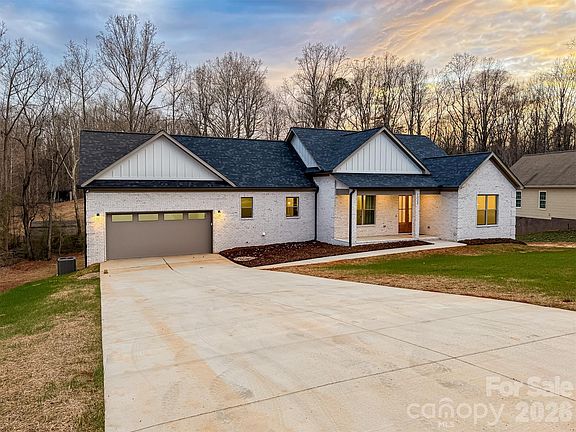 2nd image of 1322 Kensington Cir