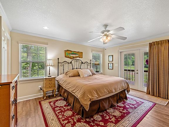 20th image of 270 Ausburn Rd