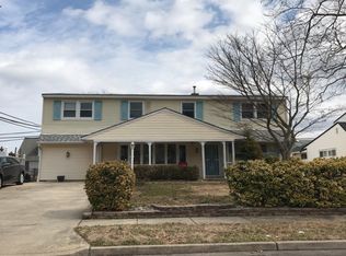 86 Kingwood Ln, Levittown, PA 19055