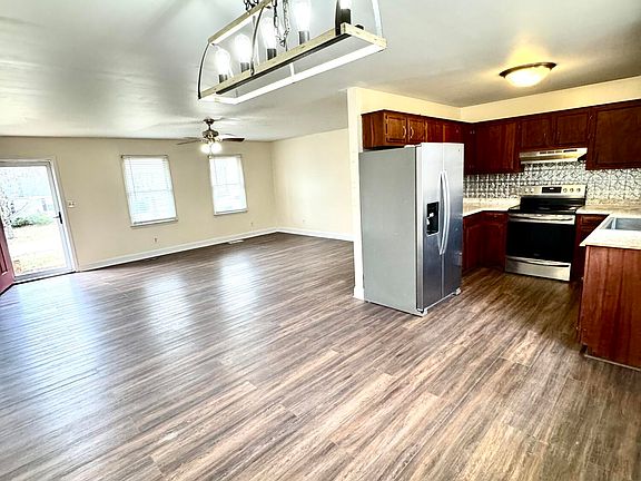 3rd image of 1043 Gregory Ln