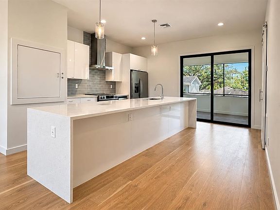 5th image of 532 W PLAZA PLACE #3