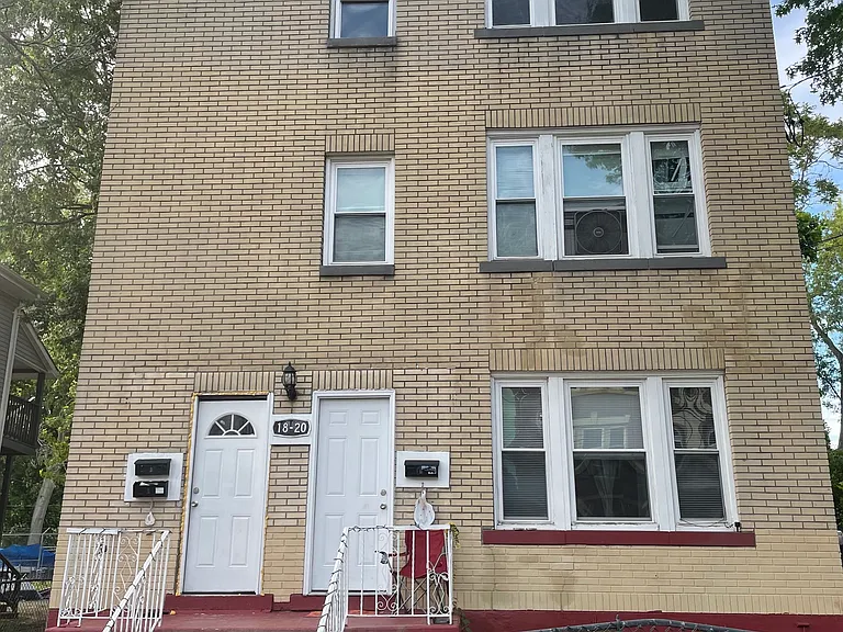 18-20 Bond St #3 — Photo 1