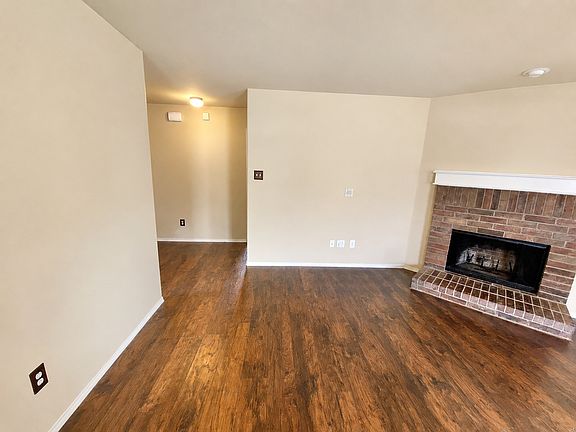 4th image of 1921 Nightingale Dr