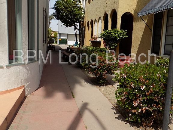3rd image of 123 Granada Ave