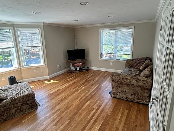 5th image of 335 Foundry St #335
