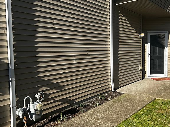 2nd image of 3129 SE Blue Bird Dr