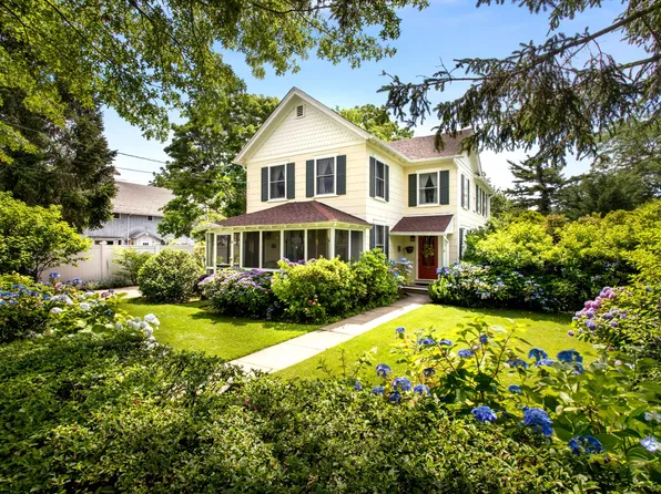 6 Bell St, Bellport, NY 11713