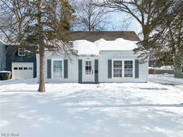 1971 Tudor St, Cuyahoga Falls, OH 44221