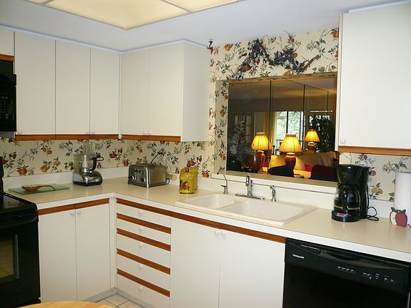 5th image of 3062 Eastland Blvd Unit 113