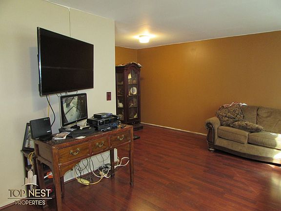 3rd image of 54 Veronica Pl APT 1B