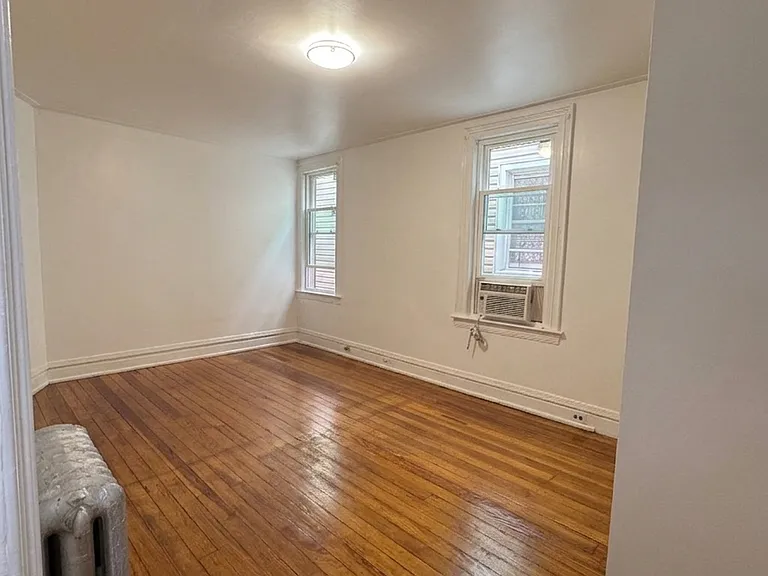 2215 Bruckner Blvd — Photo 4