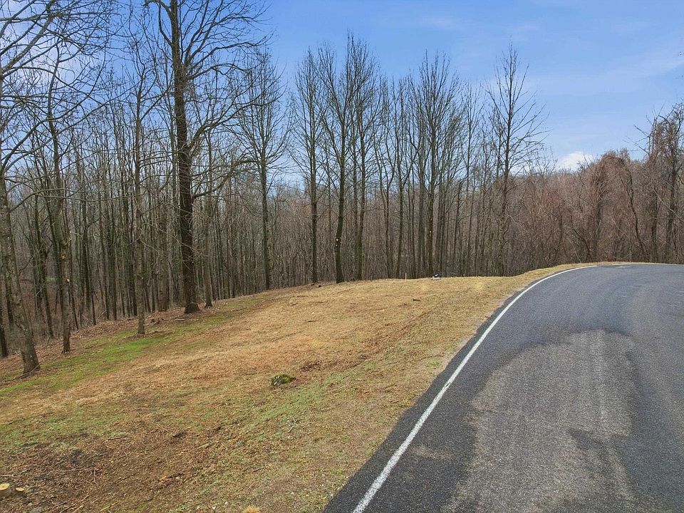 1st image of 7 Day Lily Rd