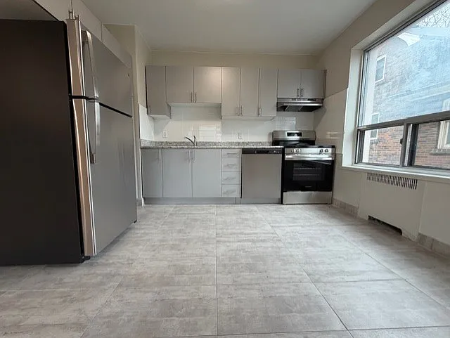 869 Avenue Rd — Photo 50
