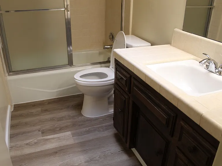 7608 Stockdale Hwy — Photo 9