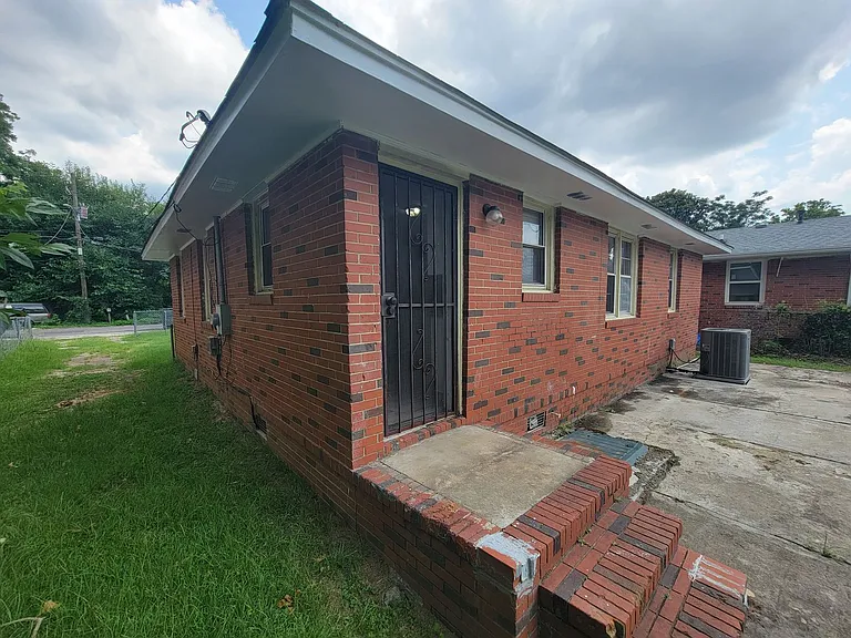 2111 Dyer St — Photo 21
