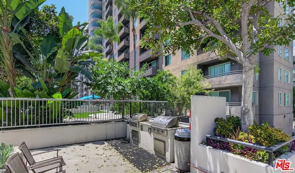 2 bed, 2.5 bath, 1745 sqft, $4,000 — Photo 3