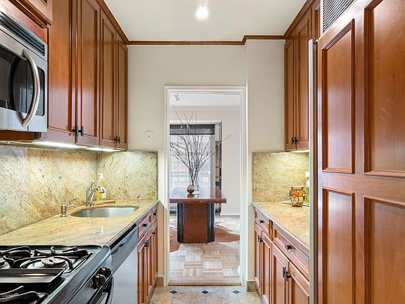 3rd image of 400 E 56th St APT 17C