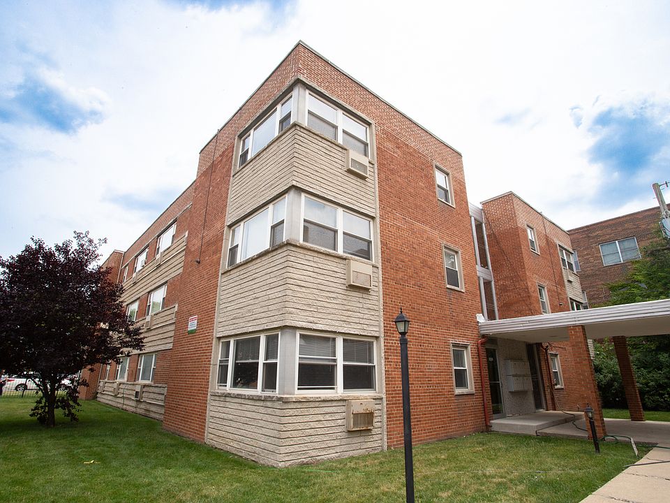 1st image of 2405 W Balmoral Ave APT 1B