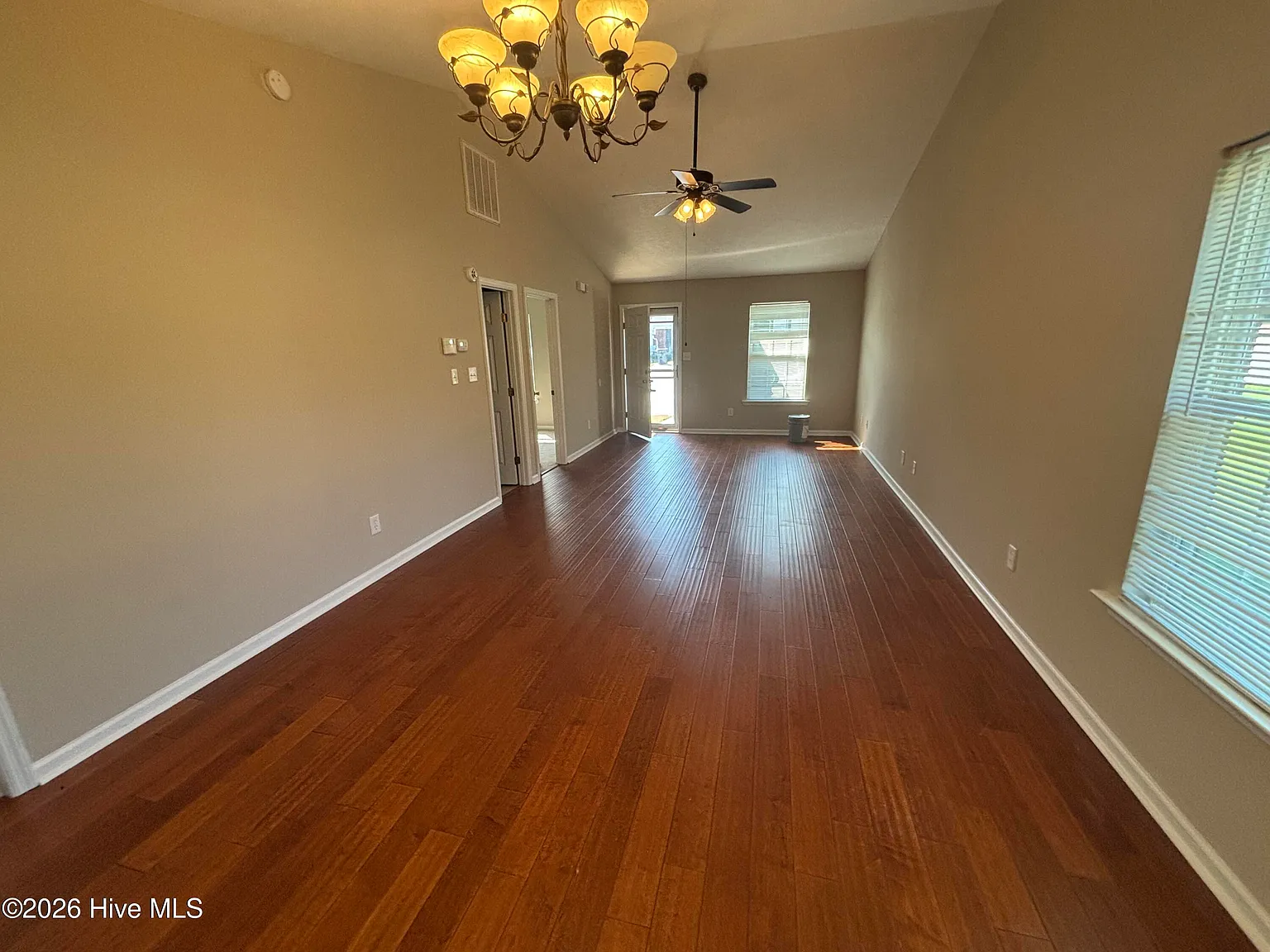 2 bed, 2.0 bath, 1092 sqft, $1,250 — Photo 2