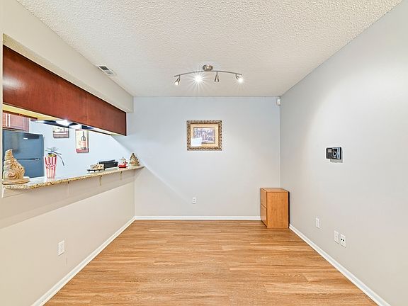 4th image of 1048 Regentshire Dr #1000
