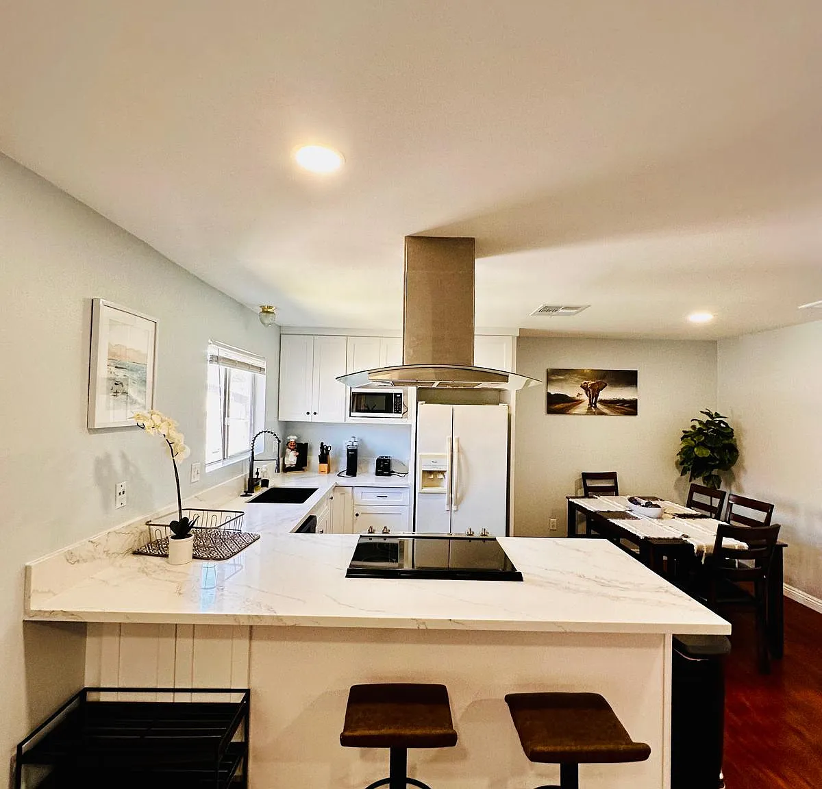 2 bed, 900 sqft, $2,500 — Photo 2