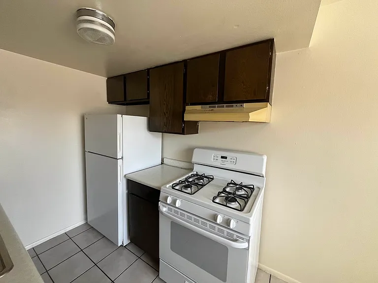 616 N Main St — Photo 5