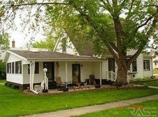 211 S 2nd St, Beresford, SD 57004