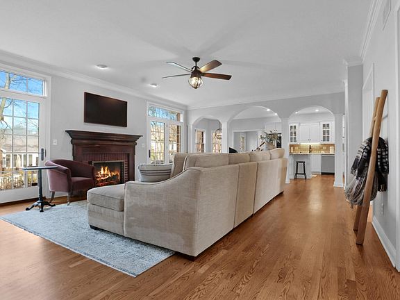 5th image of 10338 Waterford Pl