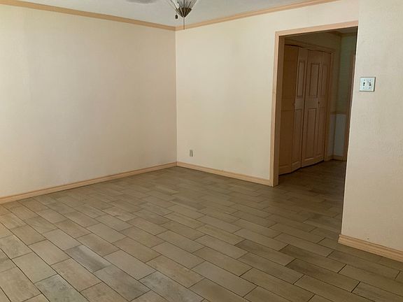2nd image of 604 24th St