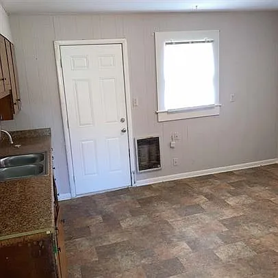 707 Sylvia St — Photo 4