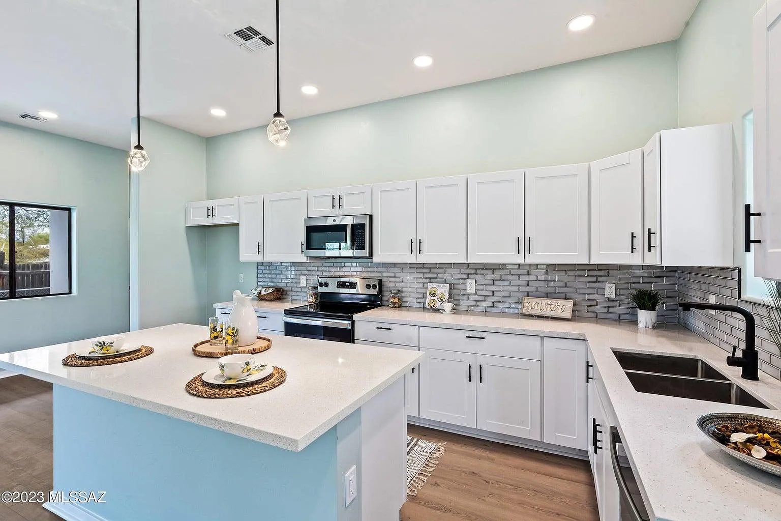 4 bed, 3.5 bath, 2111 sqft, $2,690 — Photo 1