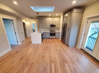 21 Wallingford Rd #PENTHOUSE, Brighton, MA 02135