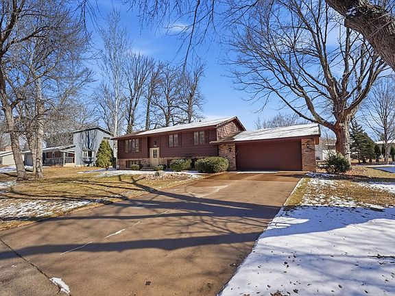 2nd image of 1306 Woods Cir