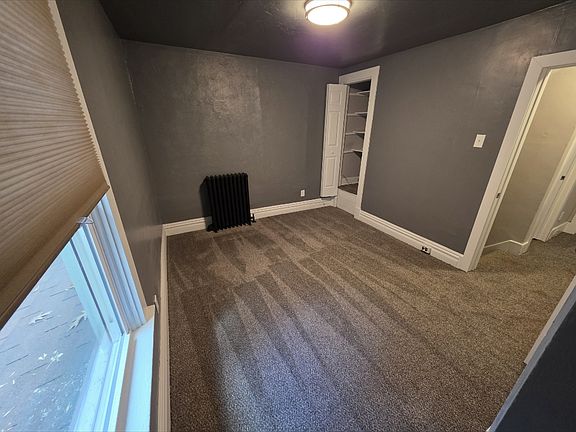 5th image of 403 Stewart St