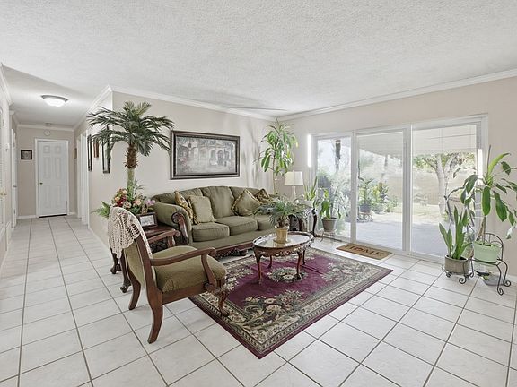 4th image of 4513 Mercedes Dr