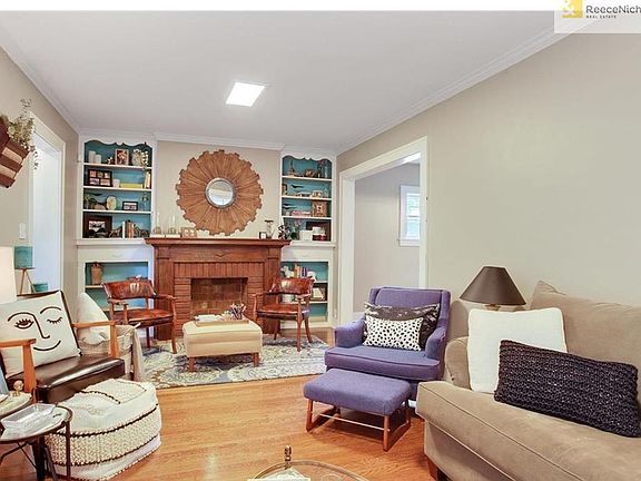 3rd image of 901 E 76th St
