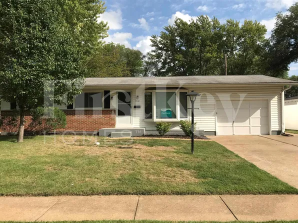 910 Claver Ln, Florissant, MO 63031