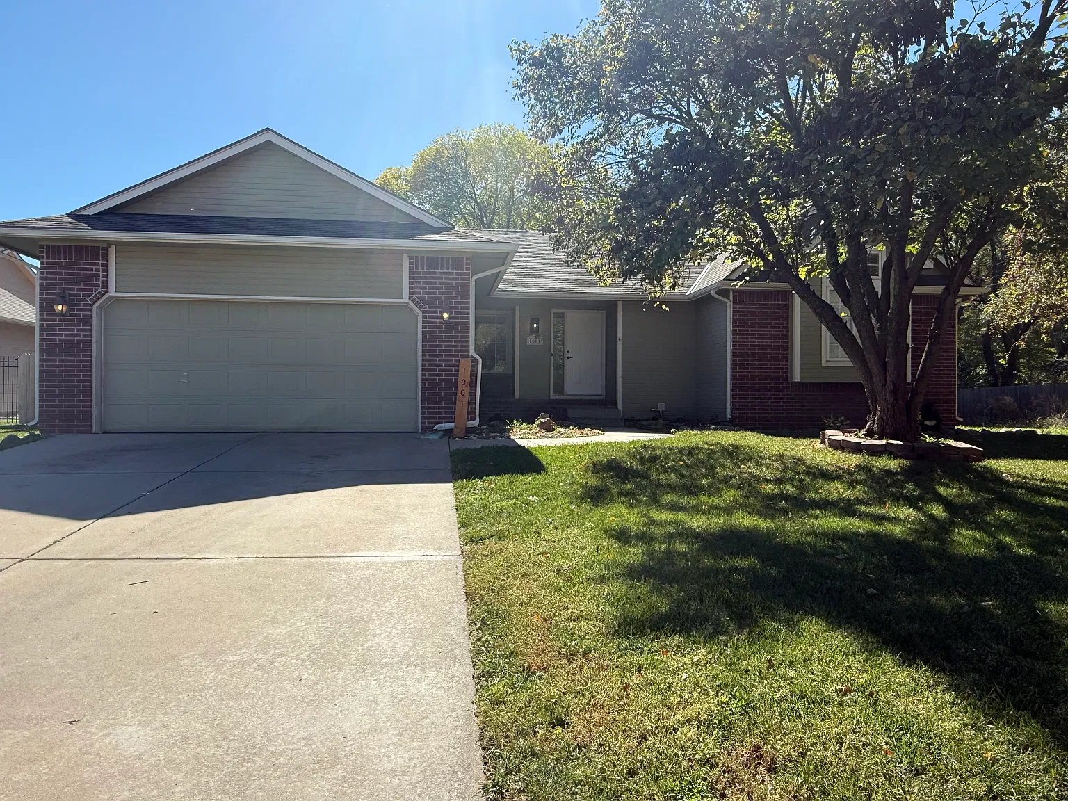 5 bed, 2383 sqft, $2,295 — Photo 2