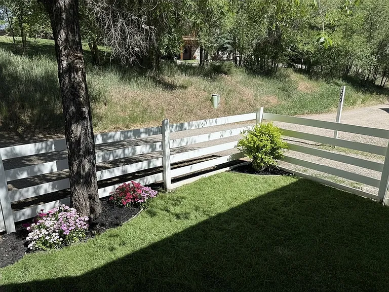 389 Grand Butte Ln — Photo 5