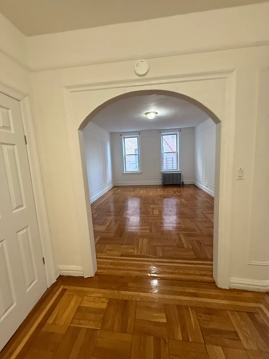 Building Photo - 1504 Sheridan Ave #1