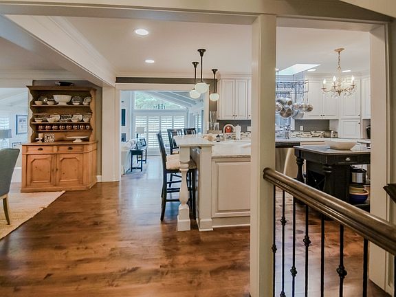 4th image of 135 Senlac Hills Dr