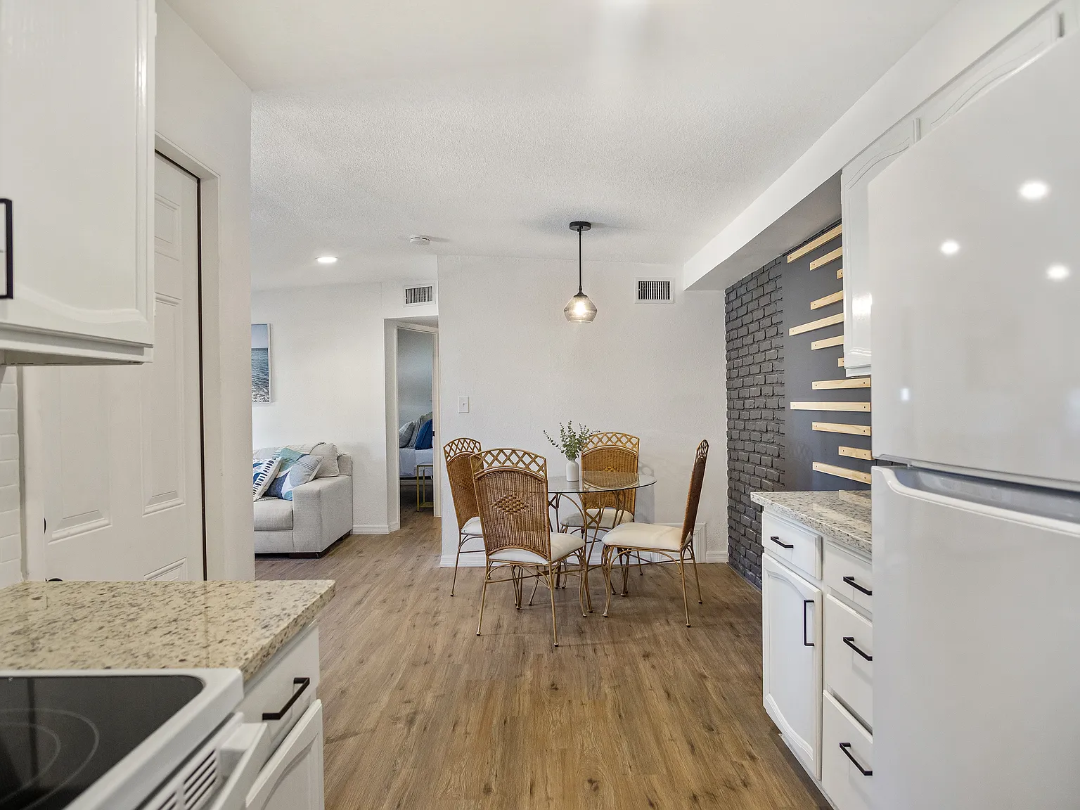 2 bed, 1100 sqft, $2,300 — Photo 4
